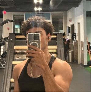 Meet your Posher, Roniel